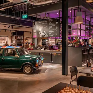 ホテル Moxy ロンドン ヒースロー空港