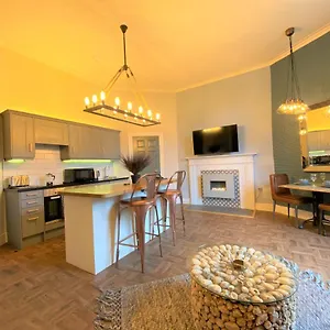 https://the-leeming-at-claremont-apartments.yorkshirehotels.net